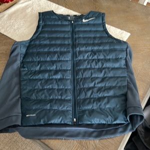 Never worn!! Nike vest..